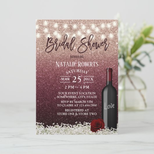 Burgund Rote Rose Gold Weinflaschen Brautparty Einladung (Stehend Vorderseite)