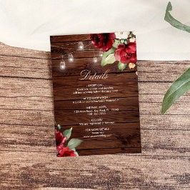 Burgund-Rote Rosen Rustikale Holzdetails Begleitkarte