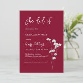 Burgund sie tat es Abschluss Foto Einladung (Stehend Vorderseite)