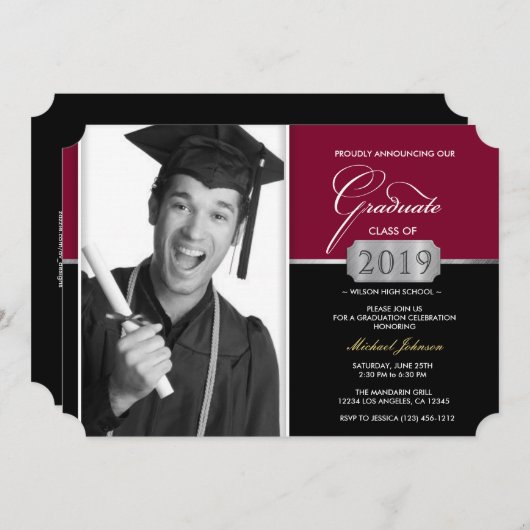 Burgund und Black Modern Class of 2019 Abschluss Einladung (Vorne/Hinten)