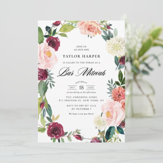 Burgund und Blush Blumenreath Fall Bar Mitzvah Einladung (Stehend Vorderseite)