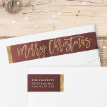 Burgund und Imitate Foil Christmas Rücksendeadress<br><div class="desc">Maßgeschneiderte, bedruckte Rücksendeadressen-Aufkleber zur Koordination mit unserer Merriest Urlaubssammlung. Dieses elegante Design besticht durch einen bordeauxfarbenen Aquarellhintergrund mit handgeschriebenem Schrift Frohe Weihnachtstypografie mit goldenen Imitaten. Personalisieren Sie es mit Ihrem Namen, Ihrer Rücksendeadresse oder einem anderen benutzerdefinierten Text. Verwenden Sie die Designtools, um die Schriftartes und Farben zu ändern oder laden...</div>