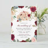 Burgund und Peach Floral Pumpkin Wedding Einladung (Stehend Vorderseite)