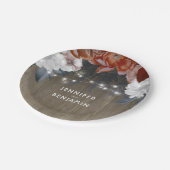 Burgund und Plum Floral rustikale Holz String Ligh Pappteller (Schrägansicht)