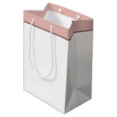 Burgund und rosa Aquarellblumen personalisiert Mittlere Geschenktüte (Rückseite Schrägansicht)