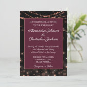 Burgund und Rose Gold String Lights Hochzeit Einladung (Stehend Vorderseite)