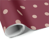 Burgund und Rose Gold Textured Polka Dot Muster Geschenkpapier (Rolleneckpunkt)