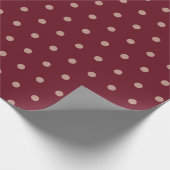 Burgund und Rose Gold Textured Polka Dot Muster Geschenkpapier (Ecke)