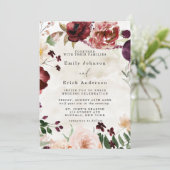 Burgund und Tan Rustikale Wildblumen Hochzeit Einladung (Stehend Vorderseite)