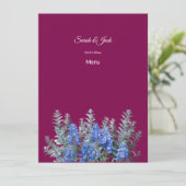 Burgund Winter Wedding mit Bluebonnet Menükarte (Stehend Vorderseite)