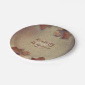 Burgunder-Ahorn-Blätter und Rustikaler Burlap Fall Pappteller (Schrägansicht)