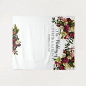 Burgunder blumengeschmückter Hochzeitsstand im Fot Wandteppich (Vorderseite (Horizontal))