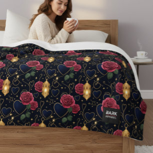 Burgunder Rosen & Goldene Laternen Sherpadecke
