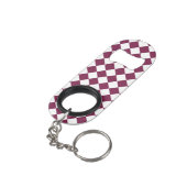 Burgunder Weiß Schachbrett Diamantmuster Mini Flaschenöffner (Rückseite Schrägansicht)