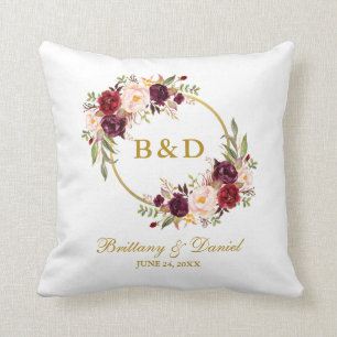 BurgunderblumenKranz-Goldmonogramm-Hochzeit Kissen
