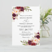 Burgunderrote florale chic Budget QR-Code-Hochzeit Einladung (Stehend Vorderseite)