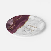 Burgundy Agate Marble Gold Script Wedding Pappteller (Schrägansicht)