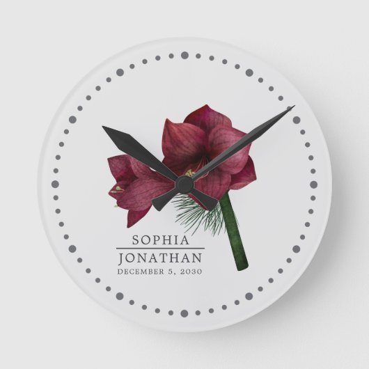 Burgundy Amaryllis Floral Bride Groom Keepake Runde Wanduhr (Vorderseite)
