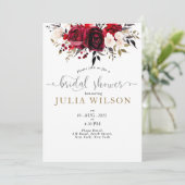 Burgundy Bliss: Elegantes Blumenmuster in Win Einladung (Stehend Vorderseite)