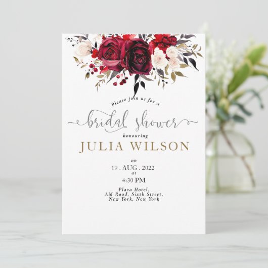 Burgundy Bliss: Elegantes Blumenmuster in Win Einladung (Stehend Vorderseite)