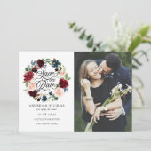 Burgundy & Blue Floral Wreath Foto Save the Date (Stehend Vorderseite)