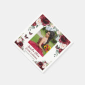 Burgundy Blush Bloral Butterfly Quinceañera Foto Serviette (Ecke)