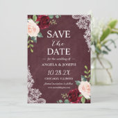 Burgundy Blush Bloral Schöne weiße Spitzen Hochzei Save The Date (Stehend Vorderseite)
