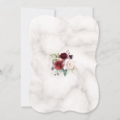 Burgundy Blush Blume Marmorhochzeit Einladung (Rückseite)