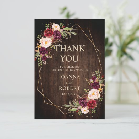 Burgundy Blush Floral Moderne geometrische Hochzei Dankeskarte (Stehend Vorderseite)