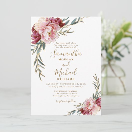 Burgundy Blush Gold Blumengrün Hochzeit Einladung (Stehend Vorderseite)