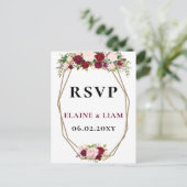 Burgundy Blush Gold Floral Monogram Wedding rsvp Einladungspostkarte (Stehend Vorderseite)