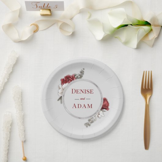 Burgundy Blush & White Roses Silver Foil Pappteller (Hochzeit)
