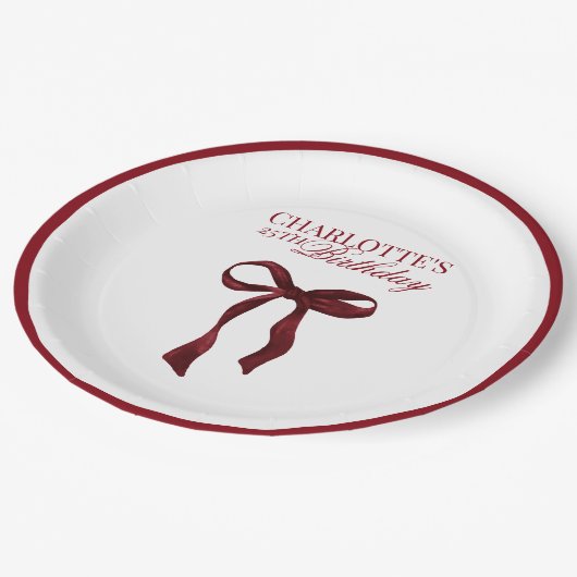 Burgundy Bow Birthday Pappteller (Schrägansicht)