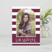 Burgundy Class of 2023 arch Foto Abschluss Ankündigung (Stehend Vorderseite)