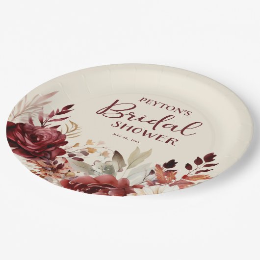 Burgundy Cream Floral Brautparty Pappteller (Schrägansicht)