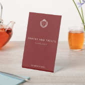 Burgundy Crest Wedding Custom Initials Sockelschild (In SItu)