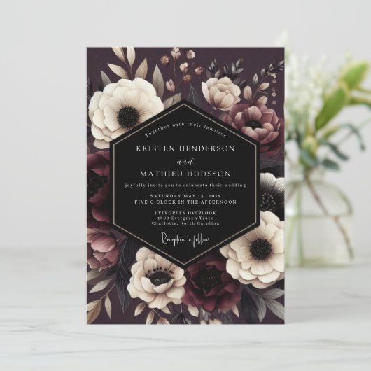 Burgundy Dark Floral Romance Wedding Einladung (Stehend Vorderseite)