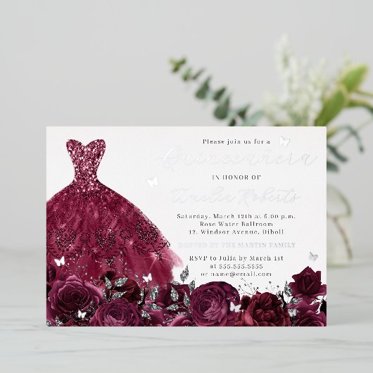 Burgundy Dress Silver Floral Butterfly Folieneinladung (Stehend vorne)