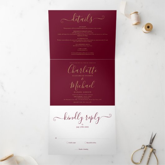 Burgundy Elegant Gold Script Monogram Wedding Dreifach Gefaltete Einladung (Innenseite)