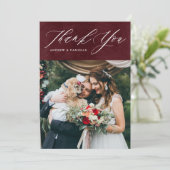 Burgundy Elegant Script Foto Wedding Vielen Dank Dankeskarte (Stehend Vorderseite)