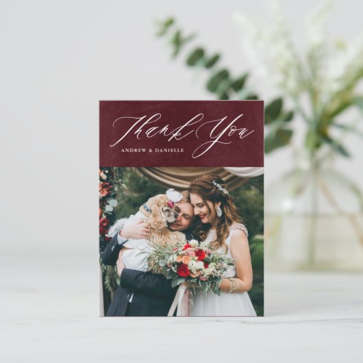 Burgundy Elegant Script Vertikale Hochzeit Vielen Postkarte (Stehend Vorderseite)