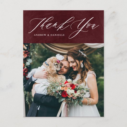 Burgundy Elegant Script Vertikale Hochzeit Vielen Postkarte (Vorderseite)