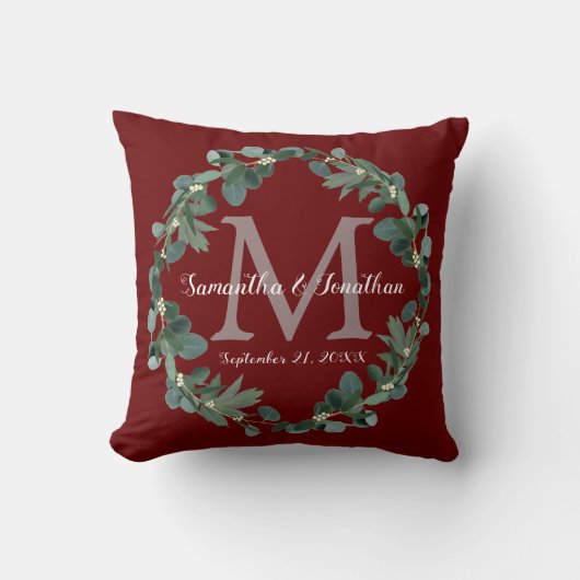 Burgundy Eucalyptus Monogram Wedding Keepake Kissen (Vorderseite)
