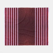 Burgundy Exotic Faux Snake Leather Linear Stripe Fleecedecke (Vorderseite (Horizontal))