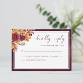 Burgundy Fall Floral Elegant Bold Wedding RSVP Karte (Stehend Vorderseite)