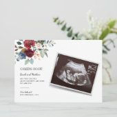 Burgundy Floral Baby Sonogram Pregnancy Ankündigung (Stehend Vorderseite)
