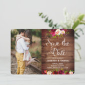 Burgundy Floral Barn Wood Save the Date Foto (Stehend Vorderseite)