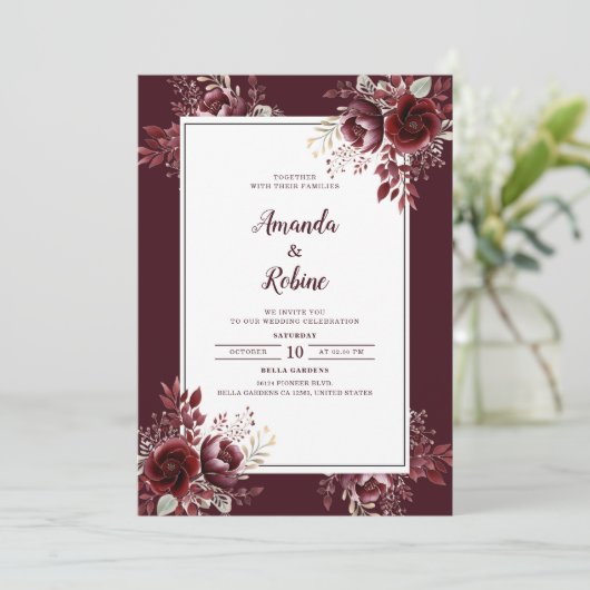Burgundy Floral Elegante Hochzeit Einladung (Stehend Vorderseite)