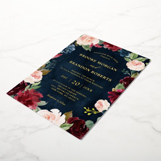 Burgundy Floral Gold Navy Blauer Rustikaler Hochze Folieneinladung (Gedreht)