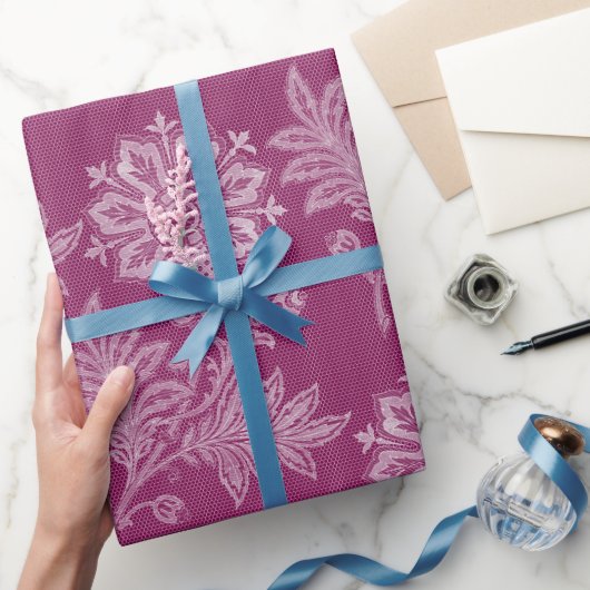 Burgundy Floral Lace Brautparty Geschenkpapier (Schenken)